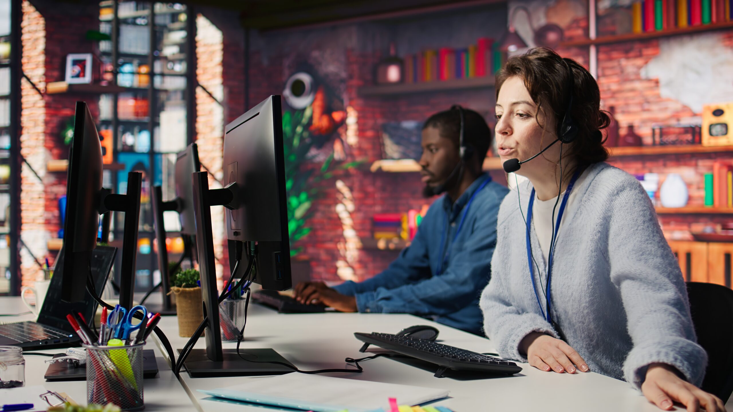 call center agent handling customer complaints, assisting with technical issues
